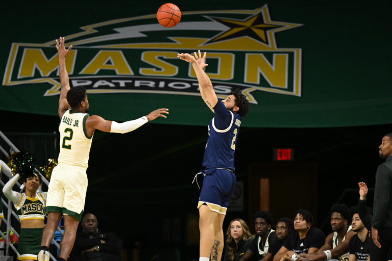 Men’s basketball knocks off George Mason in Fairfax