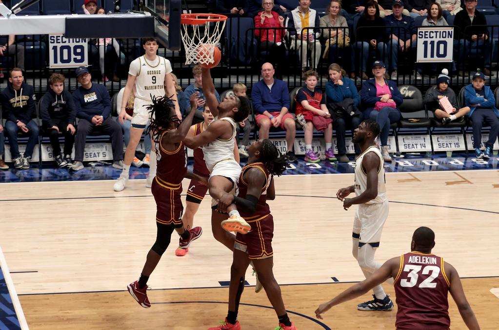 Men’s Basketball Drops Heartbreaker to Loyola-Chicago After Ten-Point Comeback