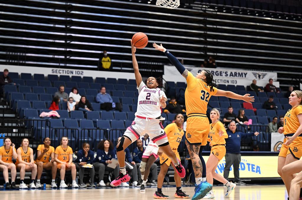 Robertson’s 25 Points Propel Women’s Basketball to 71-49 Win