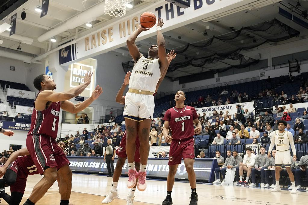 Men’s Basketball Loses 11th Straight in Flat Performance Against UMass
