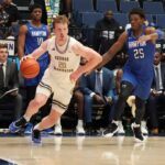 Men’s basketball overcomes slow start, dominates Hampton in second half