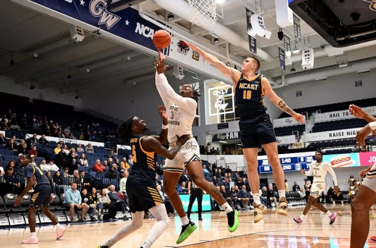 Men’s basketball powers through in tight victory over North Carolina A&T, 85-80