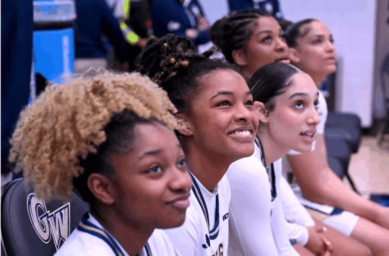 Women’s basketball earns comeback win behind Reynolds’ 19 points