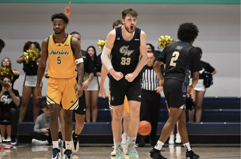Men’s basketball stun rival George Mason