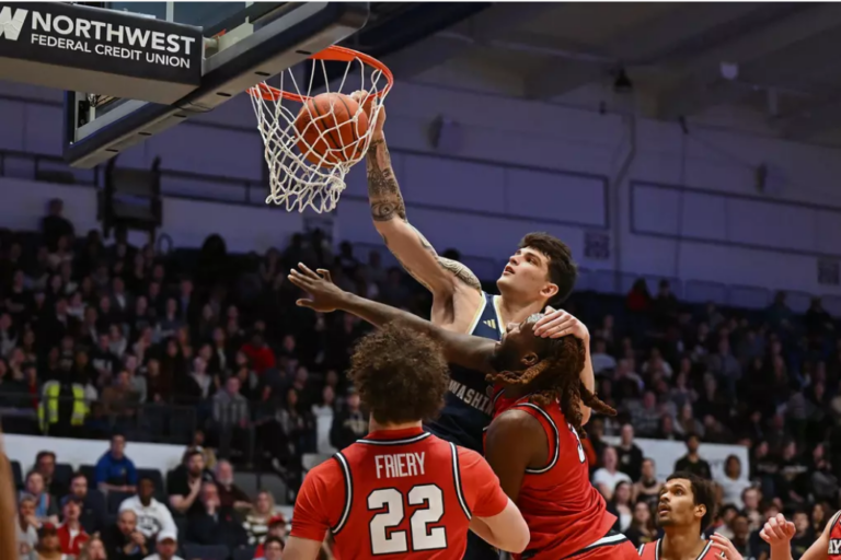 Men’s Basketball Crowd Surges, Team Ends Season on Sour Note